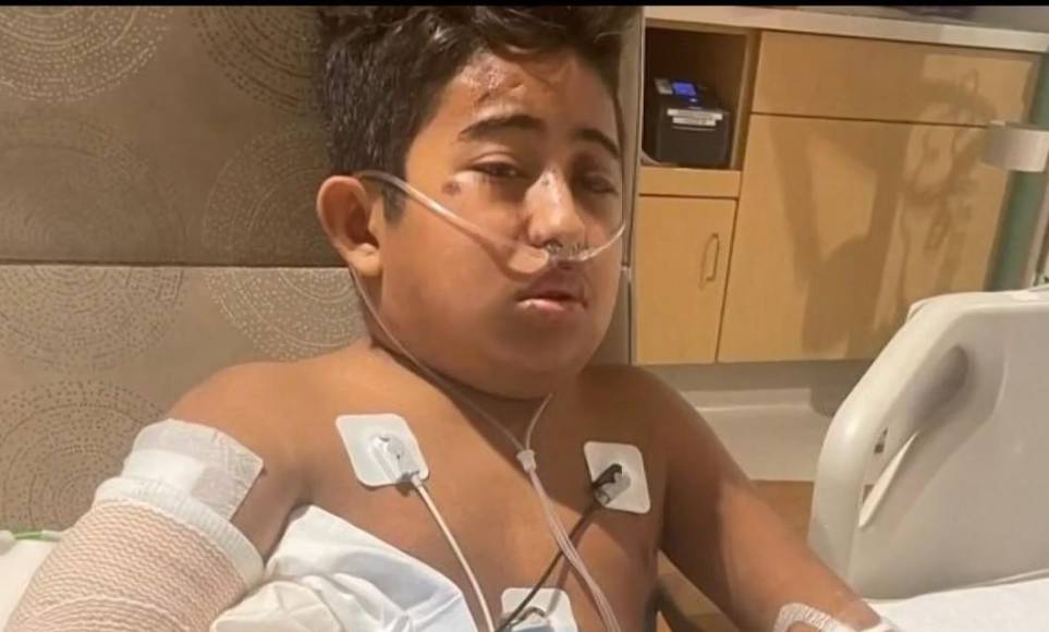 Estar fuera del país por una semana debido a una deportación, tiene a Eduardo Alfredo Pérez, de 14 años, en cuidados intensivos en el Hospital Texas Children´s, esto debido a que perdió la continuidad en las diálisis que le realizan tres veces por semana.