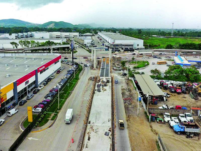 La obra está avanzada en un 70% y los trabajos siguen para poder entregar el proyecto a los sampedranos, dará fluidez al tráfico en el este.