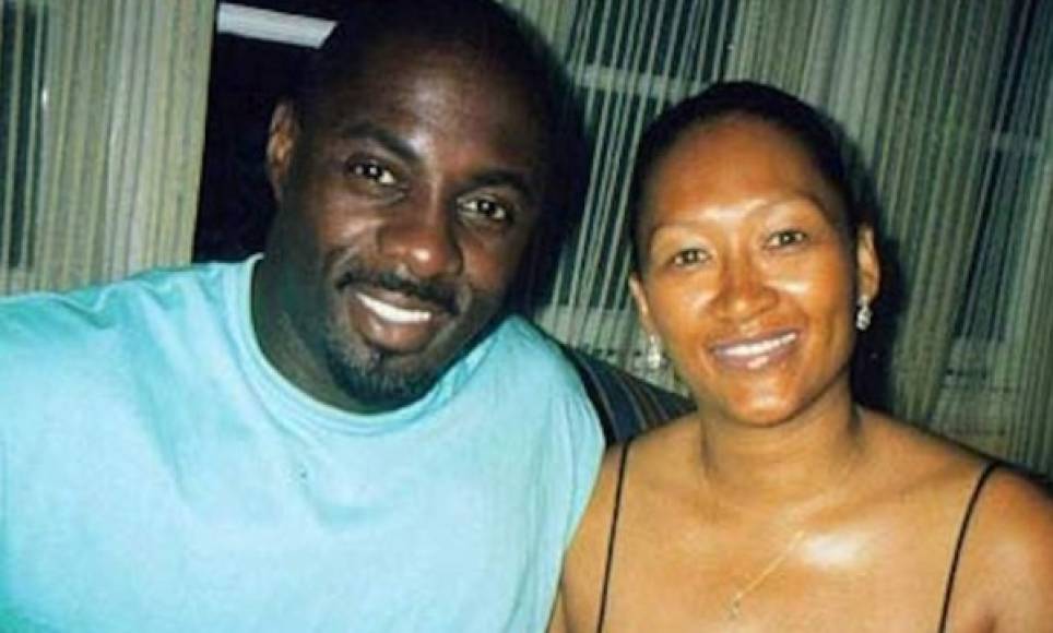 Idris Elba se caso por primer vez en 1999 con Kim Norgaard, con quien tuvo una hija, Isan. Se separaron cuatro años después.