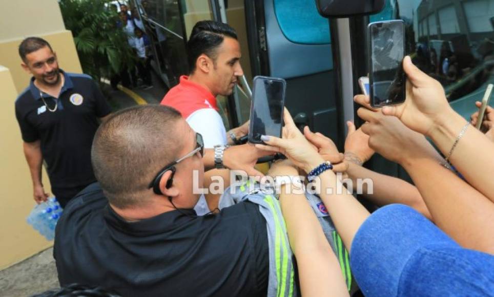 Muchos sacaron sus celulares para poder tomarle una foto al crack costarricense.