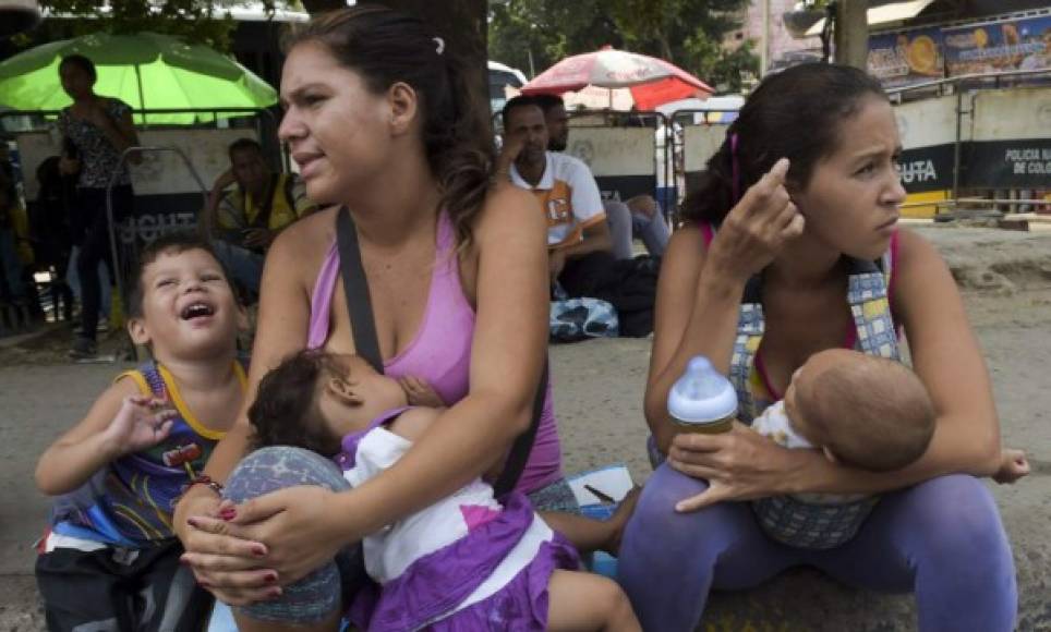 En Venezuela, los niños hambrientos son el rostro más desgarrador de la crisis en medio de la polémica por la ayuda humanitaria.