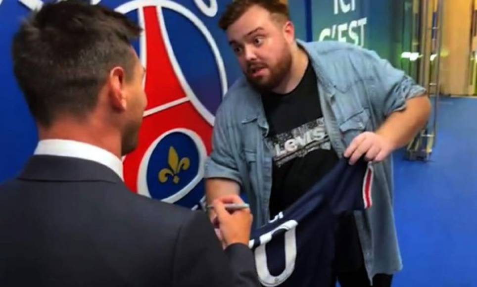 Messi le firma una camiseta al streamer español Ibai Llanos.