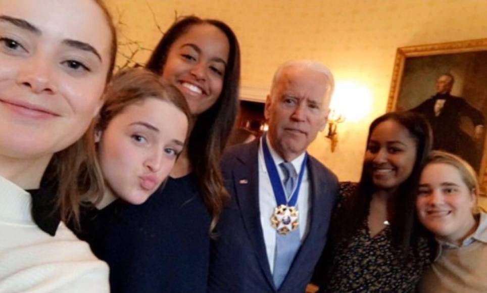 Las nietas de Biden son amigas muy cercanas de las hijas del expresidente Barack Obama, Malia y Sasha.
