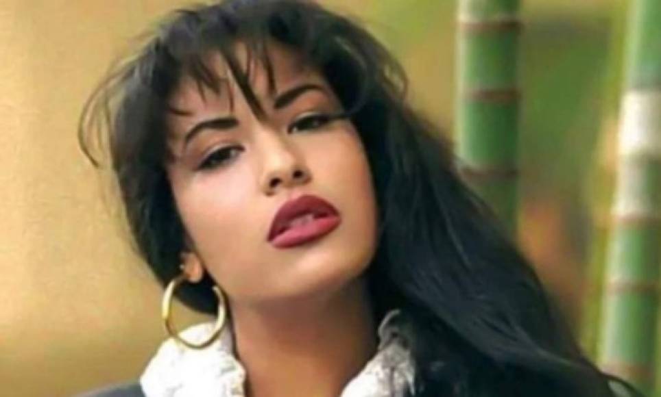 En total, Selena ha vendido más de 30 millones de discos, lo que la convierte en una de las artistas latinas más vendidas de todos los tiempos. Todas las ganancias posteriores a su muerte quedan en manos de su familia.