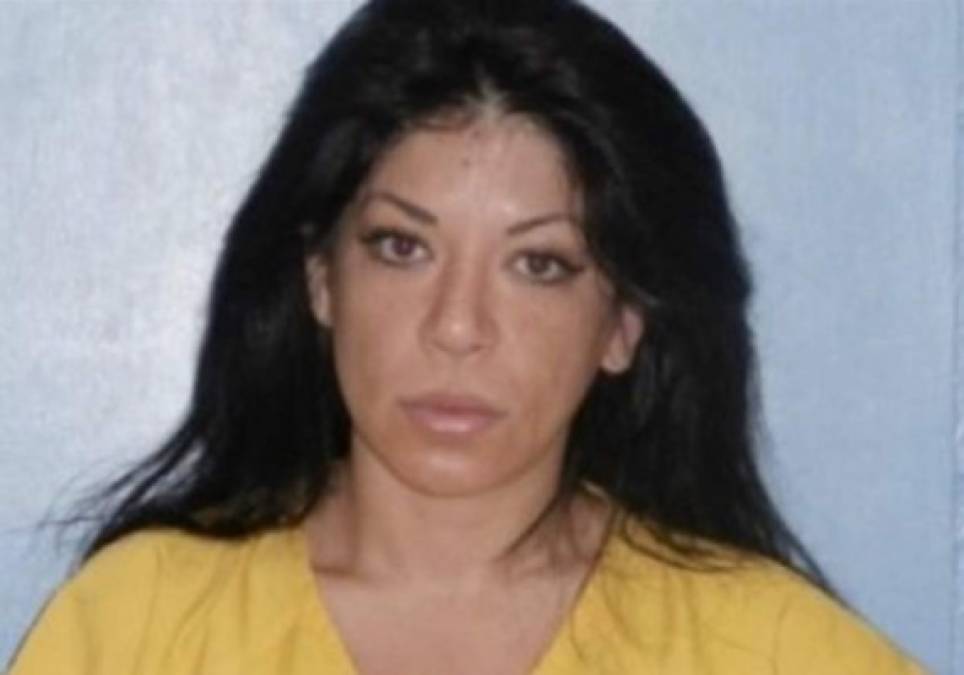 Vicky Terrazas fue arrestada con su hermana Marisol en noviembre de 2012. Aunque Marisol fue detenida por incitar al público a violencia, Vicky fue arrestada por estar en el escenario con ella.<br/><br/>