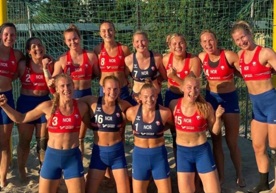 La protesta fue iniciada en Europa la semana por el equipo femenino de balonmano playero de Noruega, donde las jugadoras fueron multadas con 150 euros por usar un pantalón corto en lugar de un bikini, como lo exigía el reglamento.
