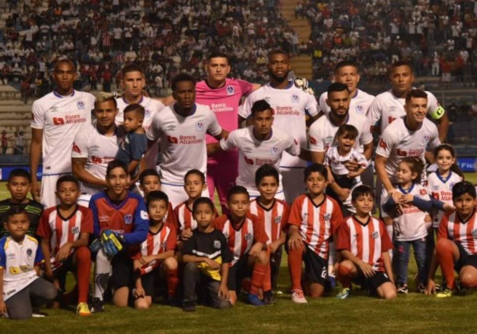 El Olimpia no tuvo piedad y goleó 4-0 al Honduras Progreso en su regreso al estadio Nacional de Tegucigalpa. Este fue el 11 titular de los albos.