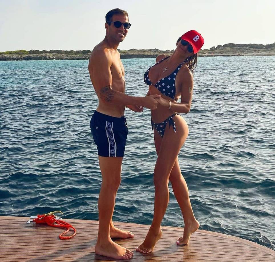  Cesc Fábregas y Daniella Semaan se reencontraron Lionel Messi y Antonela en Ibiza. 