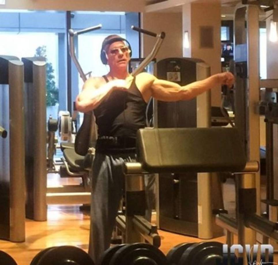 El actor sigue dedicándole tiempo al gimnasio para lograr mantenerse en forma.