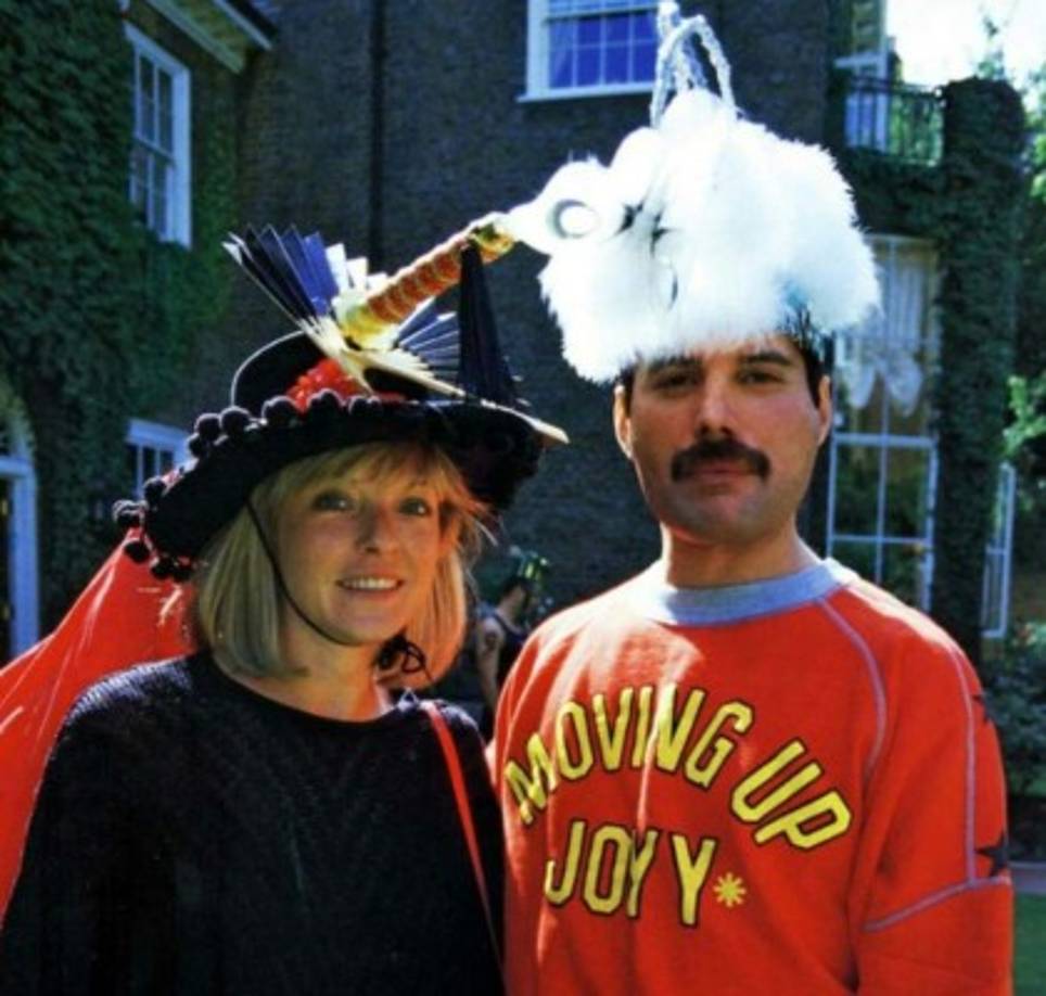 “En la vida real nadie conocía a Freddie. Era tímido, caballeroso y amable. Él nunca fue como el que subía al escenario ', dijo el baterista de Queen, Roger Taylor.