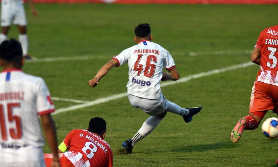 El zurdazo de Axel Jamir Maldonado que terminó en gol para el 1-0 del Olimpia ante el Vida.