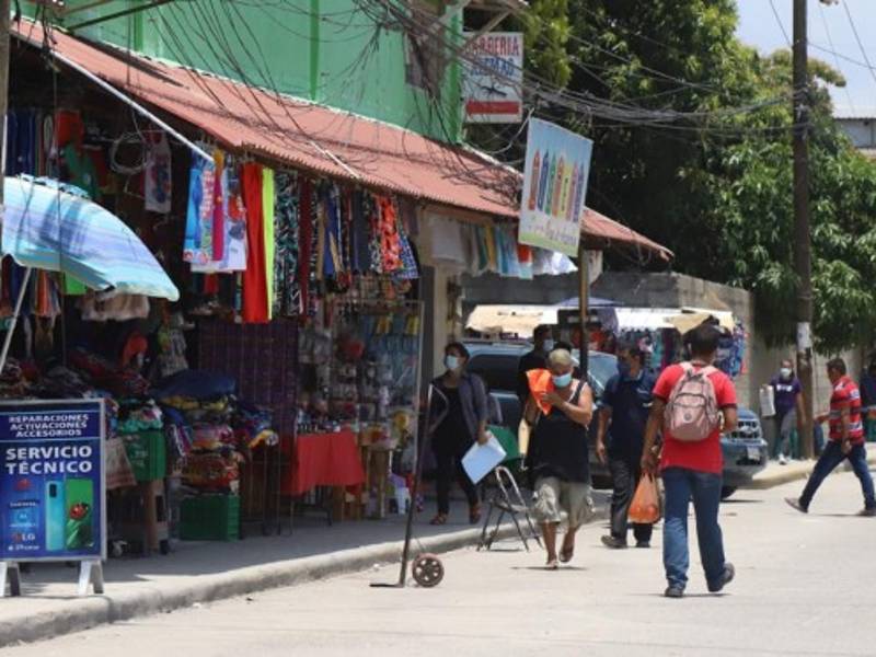 Después de la maquila, el sector comercial es el principal generador de empleos. Fotografía Franklyn Muñoz