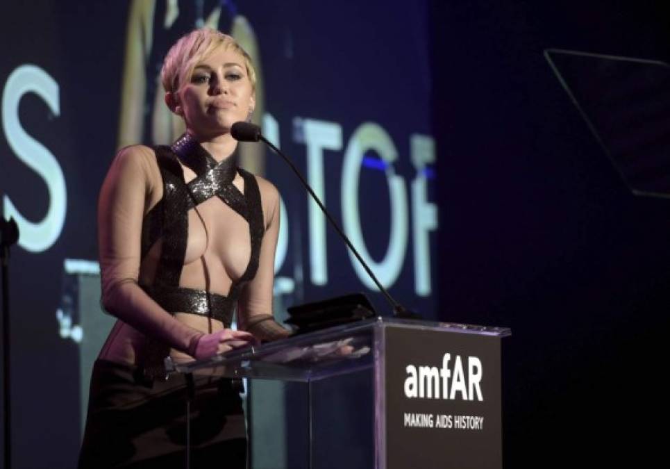 La controvertida actriz Miley Cyrus se compró a la edad de 18 años una lujosa mansión en Los Ángeles que le costó 4 millones de dólares.