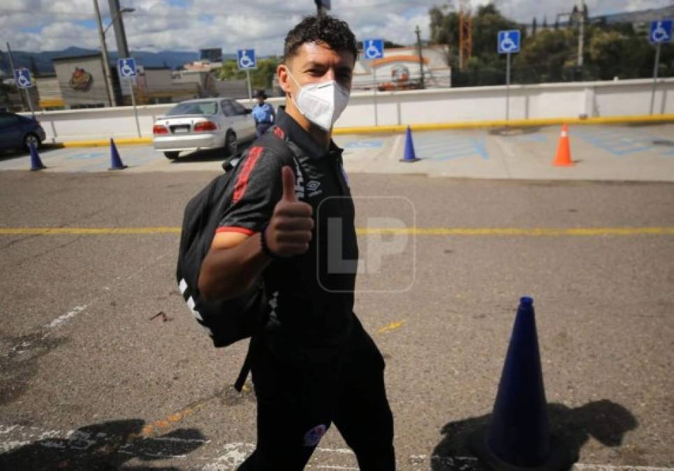 Matías Garrido a su llegada al aeropuerto de la capital de Honduras.
