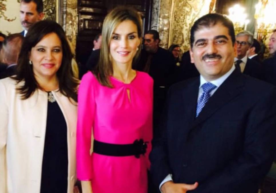 La primera dama de Honduras, Ana de Hernández, la Reina Letizia y el empresario hondureño Jorge Faraj en el Palacio Real en Madrid.