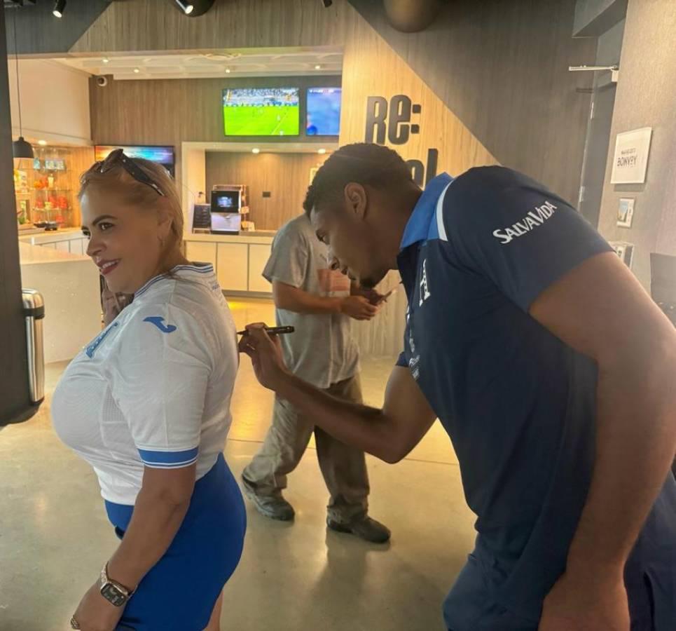 Ambientazo para el Honduras-Costa Rica, petición a Navas y gesto de 'alemán'