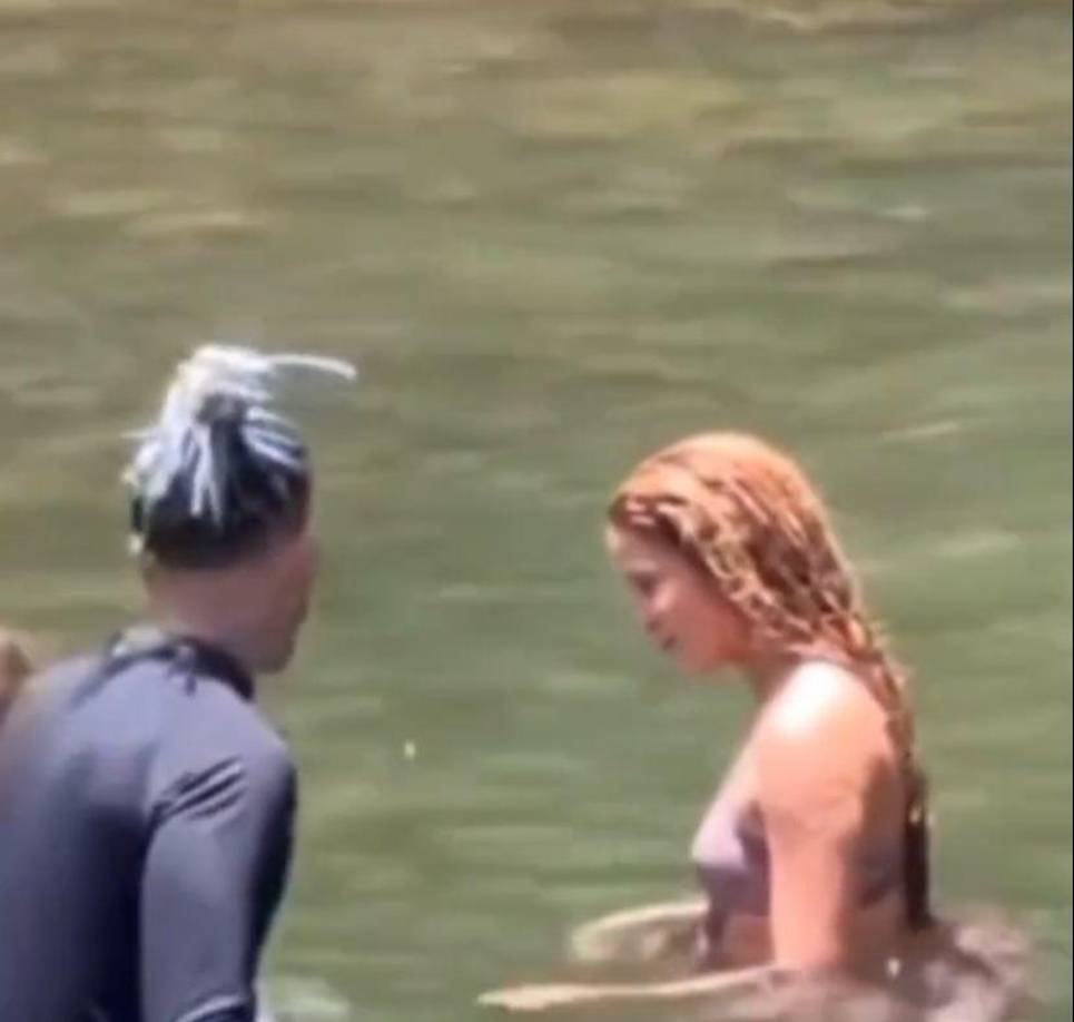 Shakira y Rauw Alejandro son viejos conocidos, puesto que colaboraron juntos en la canción Te felicito, en la que la colombiana dedicaba varias pullas a Gerard Piqué. Además, el cantante incluyó un sample de los jadeos de Loba en su colaboración con Bizarrap en un guiño a la colombiana.