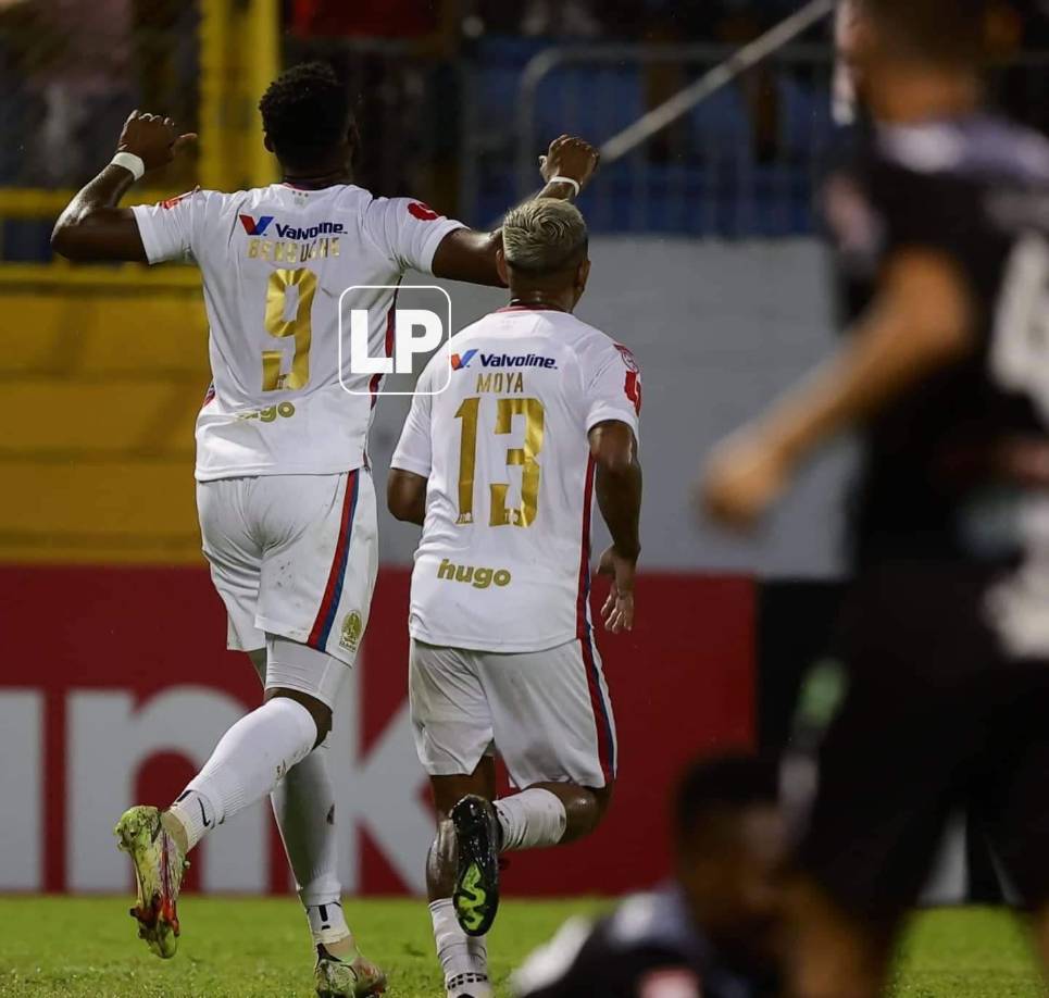 Jorge Benguché entró por Bengtson y marcó el 2-1 del Olimpia.