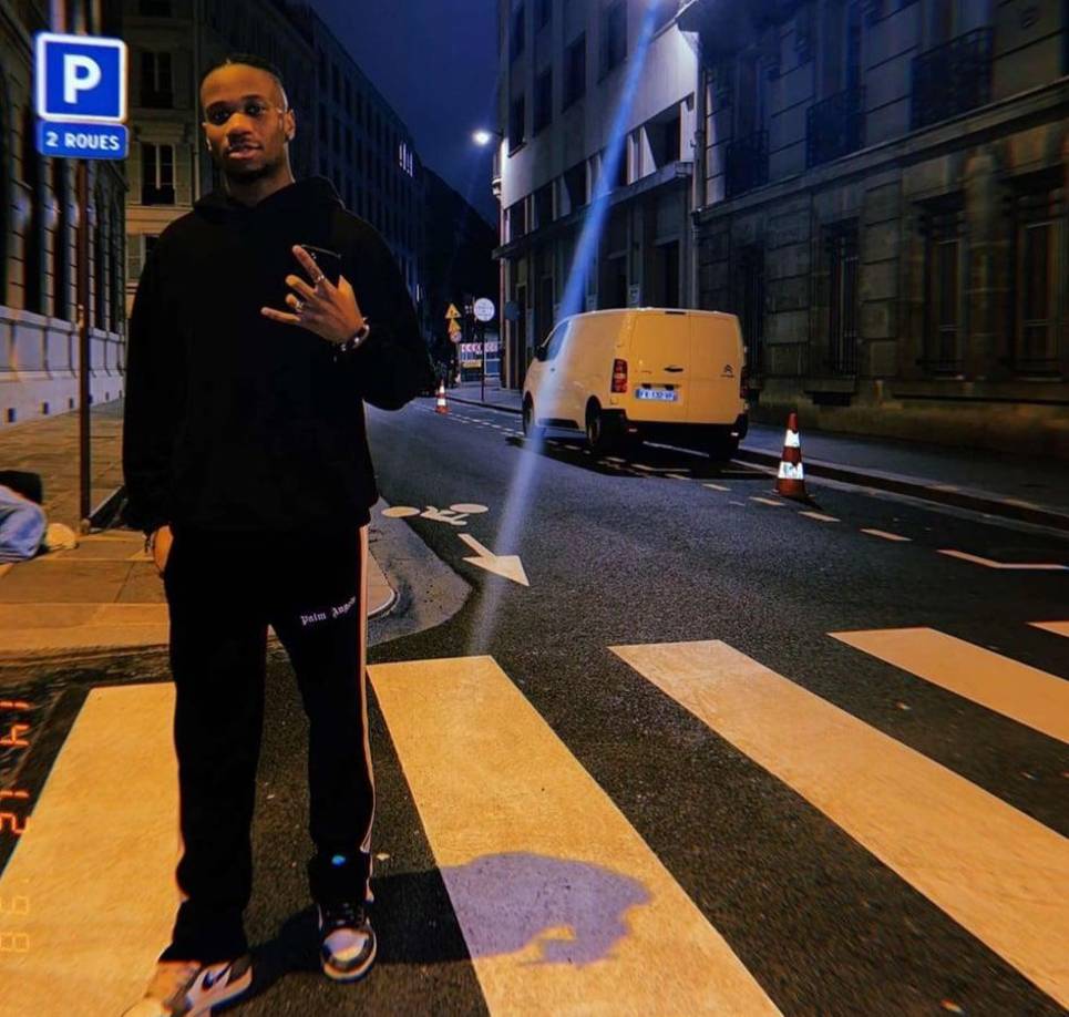 Su marcha plantea muchas preguntas sin respuesta, al tiempo que deja a los integrantes del club portugués desconcertados, pues es una verdadera incógnita su paradero.