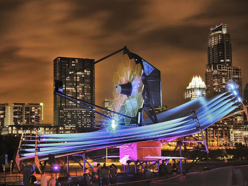 Todas las partes que componen el telescopio, que revelará los elementos de planetas distantes gracias a su agudeza visual, fueron dobladas para poder acomodarlas en el cohete Ariane V.