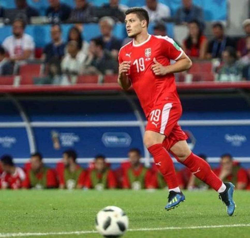 Luka Jović ya sabe lo que es jugar un Mundial, disputó la Copa del Mundo que se realizó en el 2018 . Representó a la selección de Serbia.