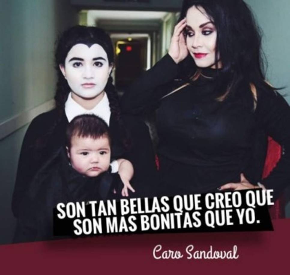 La periodista Carolina Sandoval como una integrante de La familia Addams.