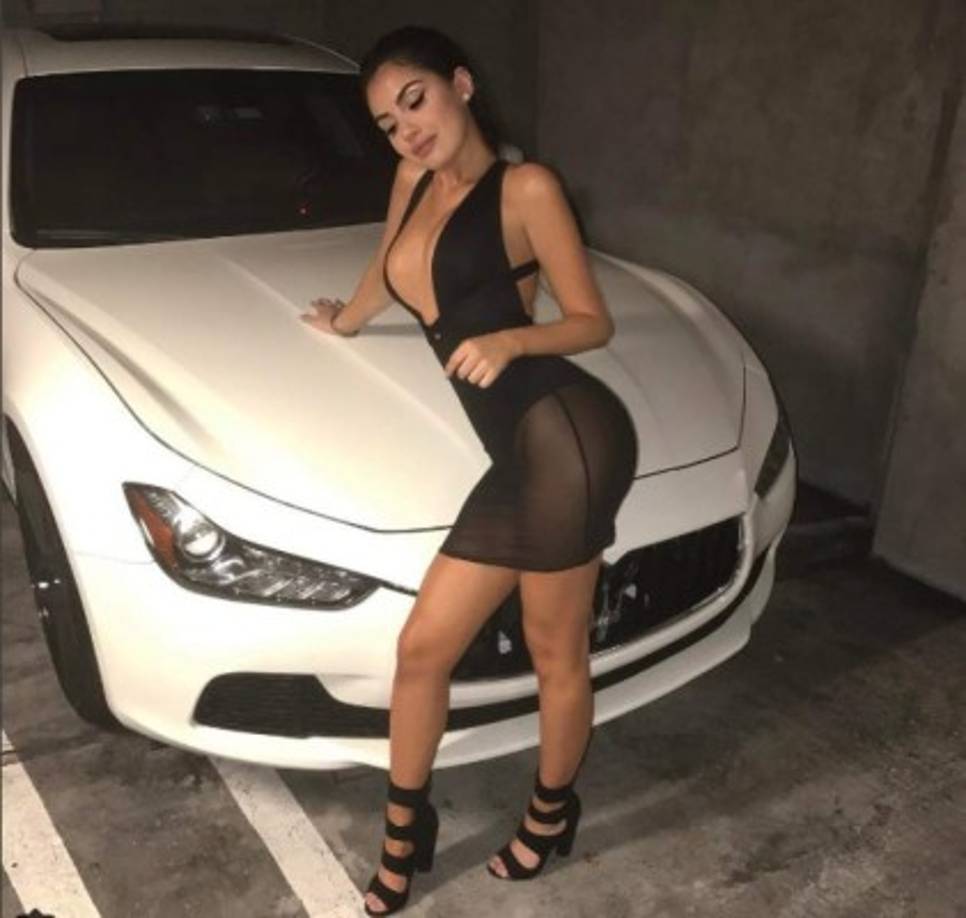 'La felicidad comienza con un corazón agradecido', escribió la famosa chica junto a esta sensual imagen en su cuenta de Instagram.