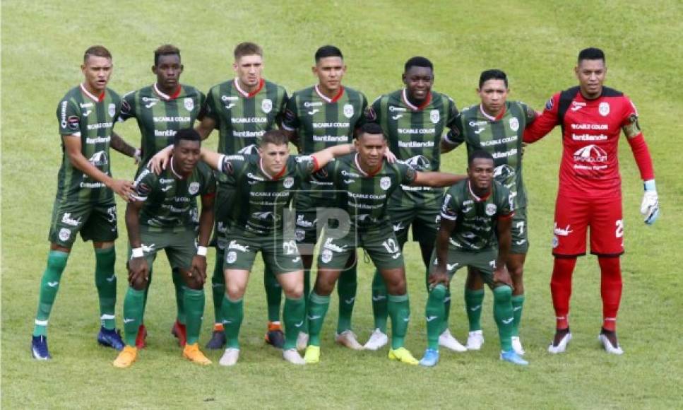 El 11 titular del Marathón posando antes de jugar contra el Portland Timbers.