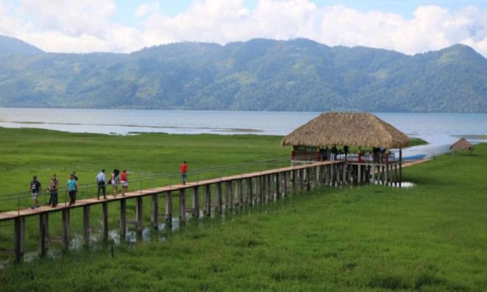 Se acerca el feriado morazánico y con ello unas pequeñas vacaciones en las que se espera que más de dos millones de hondureños realicen turismo interno en el país. Les presentamos varios destinos predilectos en el Lago de Yojoa para disfrutar durante estas vacaciones: