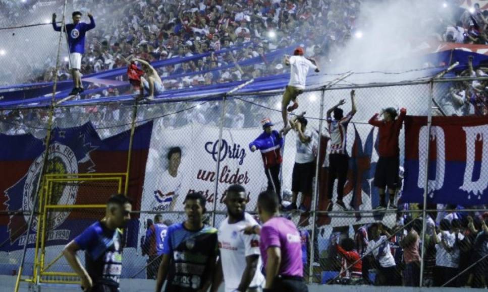 Así de espectacular lució el estadio Morazán con la llegada del Olimpia a San Pedro Sula.