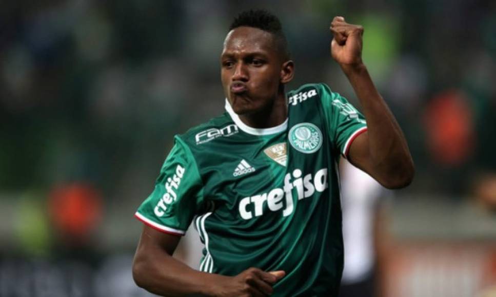 Yerry Mina: El central colombiano llegaría al Barcelona en enero del 2018, costaría 9 millones de euros. Juega en el Palmeiras de Brasil.