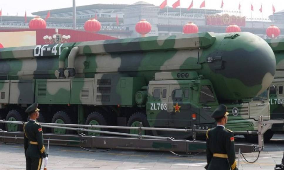 Ejército de China exhibe sus poderosos misiles hipersónicos