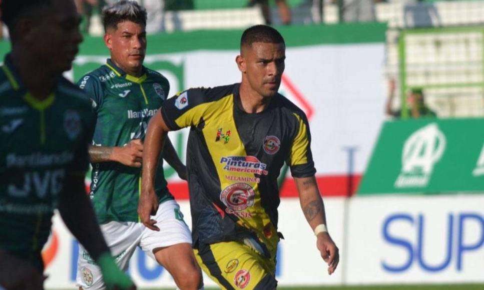 La junta directiva del Génesis de Comayagua hizo oficial la salida del volante José Alejandro Reyes. El zurdo jugará en el Sporting San José de la primera división del fútbol tico.