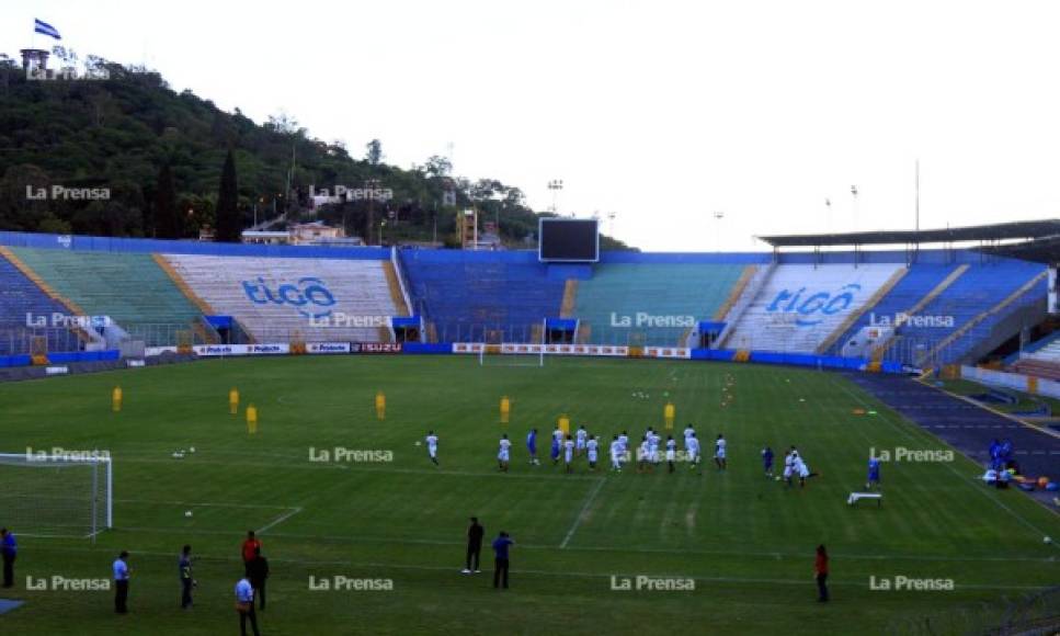 La selección de Honduras entrenó en el estadio Nacional de Tegucigalpa.