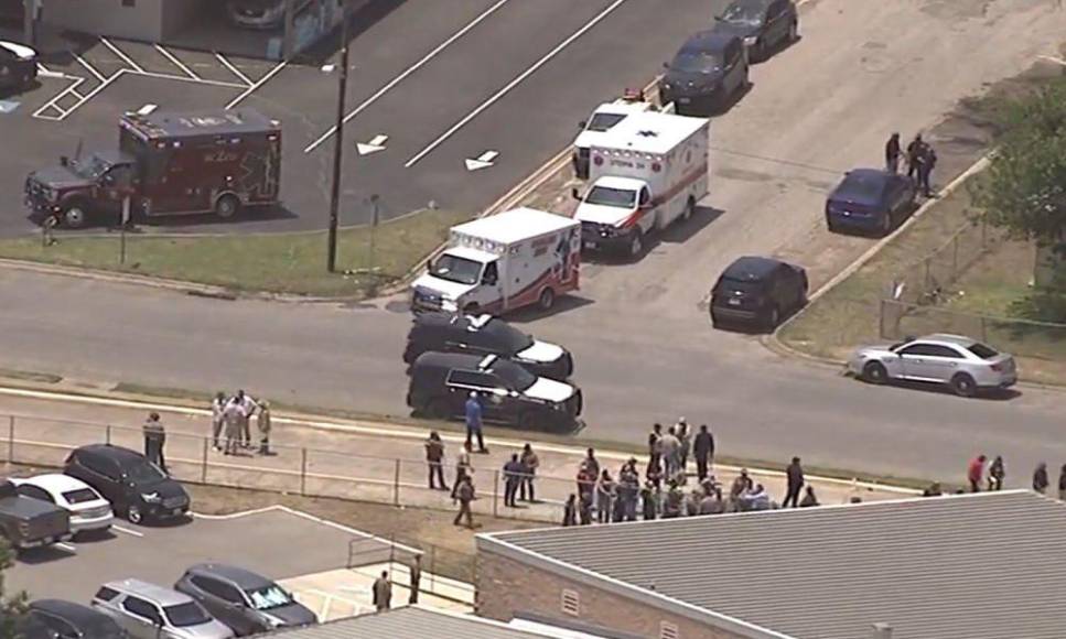 Pánico y caos en escuela de Texas tras tiroteo que dejó 16 muertos