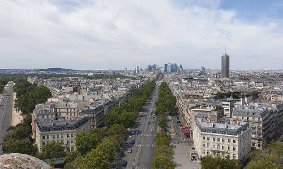 <b>Neuilly-sur-Seine </b> es donde reside Messi. Es <b>uno de los lugares de residencia preferidos por la burguesía francesa</b> residenciada y adinerada, específicamente abogados, funcionarios de negocios y celebridades del cine y la televisión viven allí.