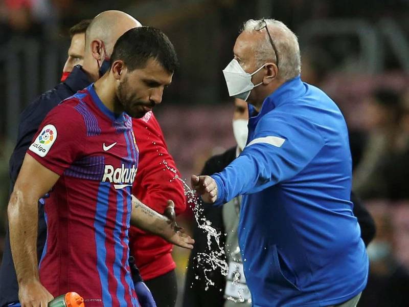 Agüero tuvo que ser sustituido en el partido de Liga del pasado sábado ante el Alavés (1-1) a causa de unas molestias torácicas y un pequeño mareo.