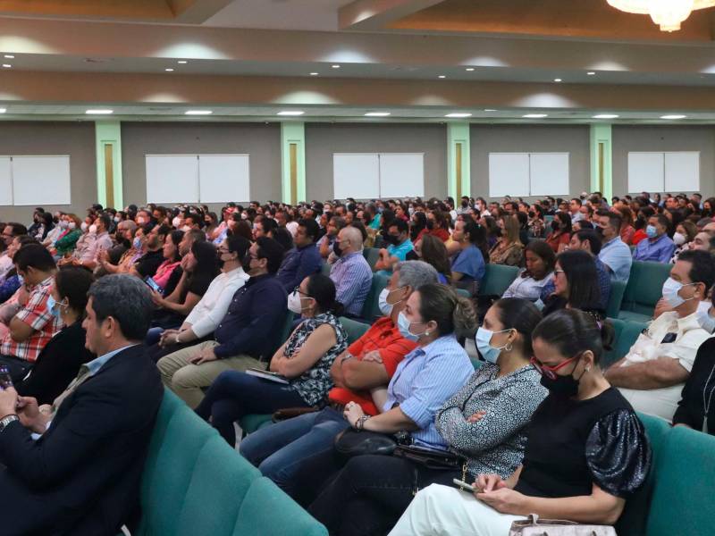 <b><span class=mln_uppercase_mln>Conferencia.</span></b> El psicoterapeuta Paolo Pellegrino habló sobre la ideología de género frente a los padres de familia en San Pedro Sula.<span class=mln_uppercase_mln> </span>