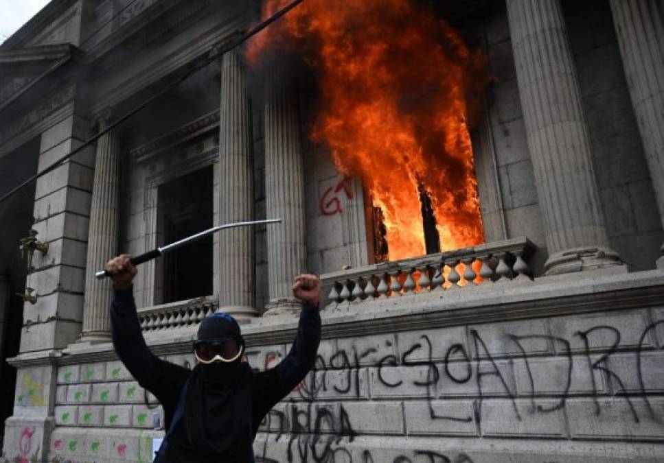 Los cuerpos de socorro han advertido que al menos media docena de personas han sido atendidas por heridas, además de docenas afectadas por los gases lacrimógenos sin que se registraran fallecidos en los incidentes, aunque la información divulgada por las autoridades aún es preliminar.<br/>