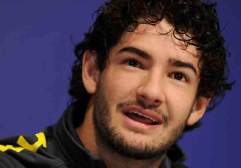 Alexandre Pato: Llegó al Milán procedente del Internacional de Porto Alegre. Sus dos primeros años en el club italiano fueron buenos pero poco a poco su nivel fue cayendo a pasos agigantados. su equipo actual es el Tianjin Quanjian de la Superliga de China.