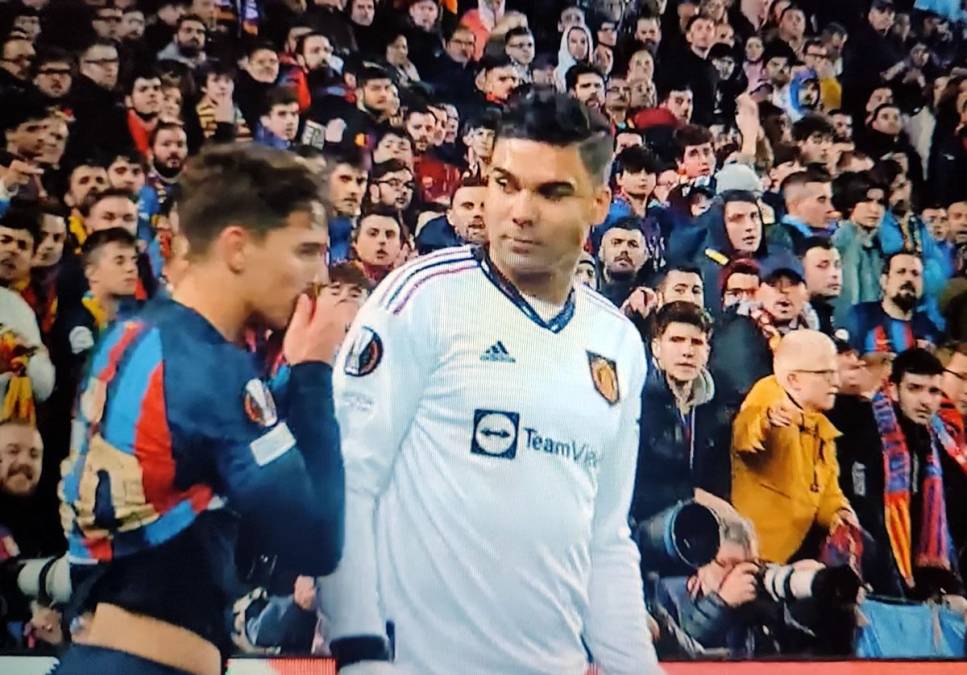 Casemiro se burló de Gavi después de esa jugada y le lanzó esta mirada al joven español. Las redes sociales explotaron con esa acción.