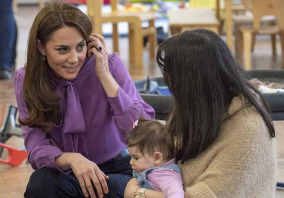 Al intercambiar historias con otros padres, Kate reveló que su hijo Louis, de 10 meses de edad, 'solo quiere caminar todo el tiempo', le dijo a una madre.<br/>