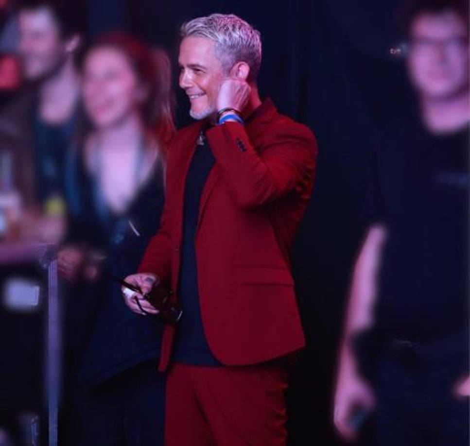 También resultó complicado el año para el cantante Alejandro Sanz, que tras su separación de la artista cubana Raquel Valdés, revolucionó las redes con un mensaje: “No estoy bien. No sé si esto sirve de algo, pero quiero decirlo. Estoy triste y cansado (...) A veces no quiero ni estar”. Lo que alerto a sus seguidores y quienes de inmediato comenzaron a apoyarlo con mensajes que motivaban al artista.