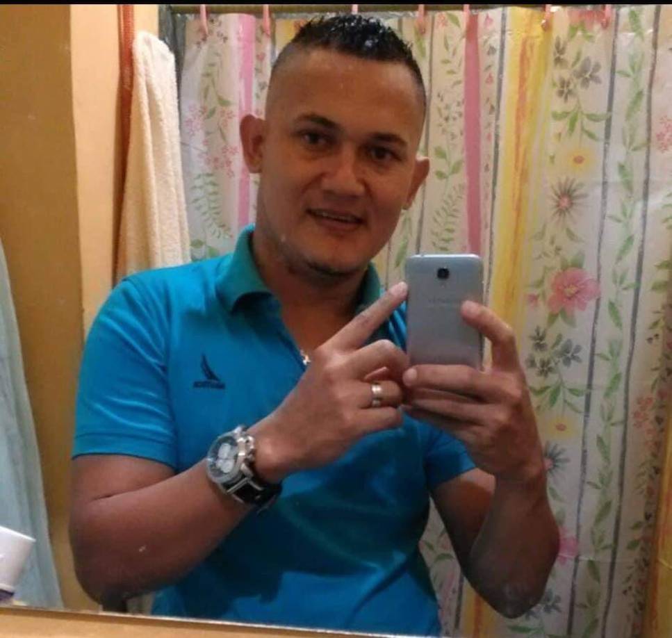 Según el informe preliminar, los dos hombres departían en las afueras de un billar en donde fueron acribillados a tiros por desconocidos.