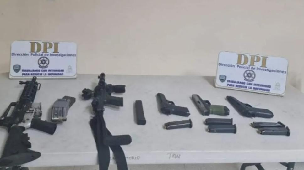Armas, radios y dinero de extorsión: lo que decomisaron a alias “Casper” en SPS