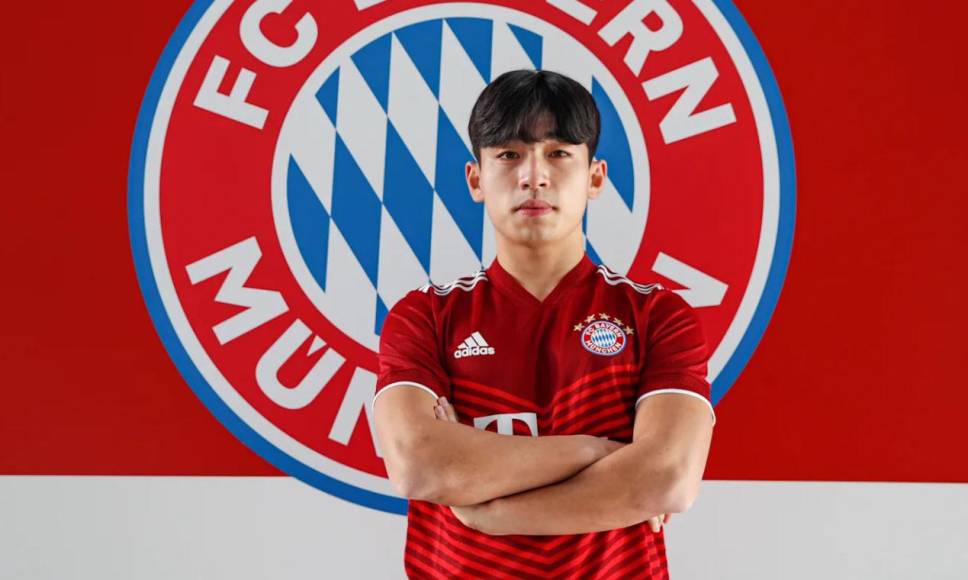 El Bayern Múnich ha anunciado el fichaje del delantero surcoreano Hyunju Lee, que jugará durante un año en el ‘Bayern Campus’, un centro de formación del club bávaro, mientras espera una oportunidad en el primer equipo. Lee, de 18 años, llega al Bayern procedente del Pohang Steelers, de la Primera División de su país, y tendrá una opción de compra por parte del club alemán.