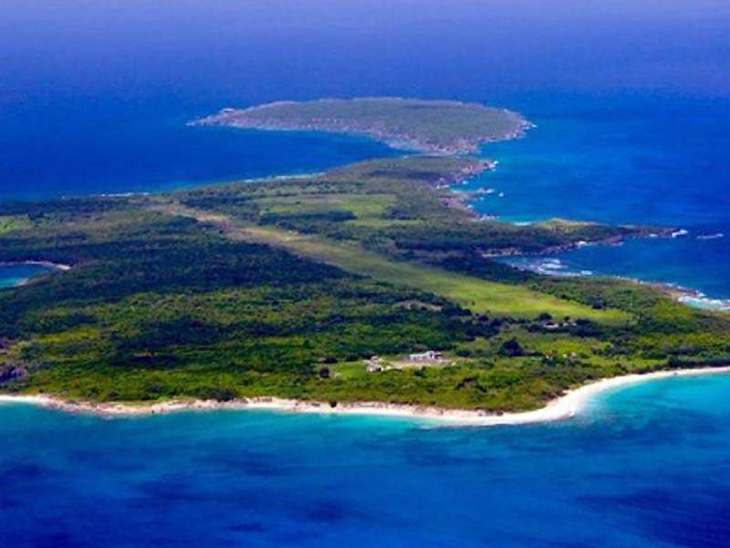 <b>Una vista parcial aérea de la isla mayor del archipiélago Islas del Cisne.</b>