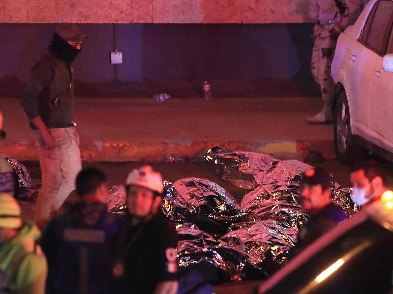 Fotografía de los cuerpos de migrantes fallecidos durante un incendio en las instalaciones del Instituto Nacional de Migración (INM), la noche del 27 de marzo de 2023, en Ciudad Juárez.