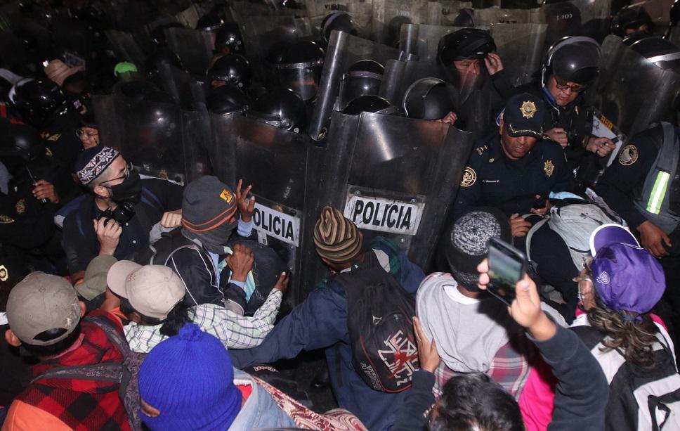 Caravana migrante llega a la Ciudad de México entre enfrentamientos