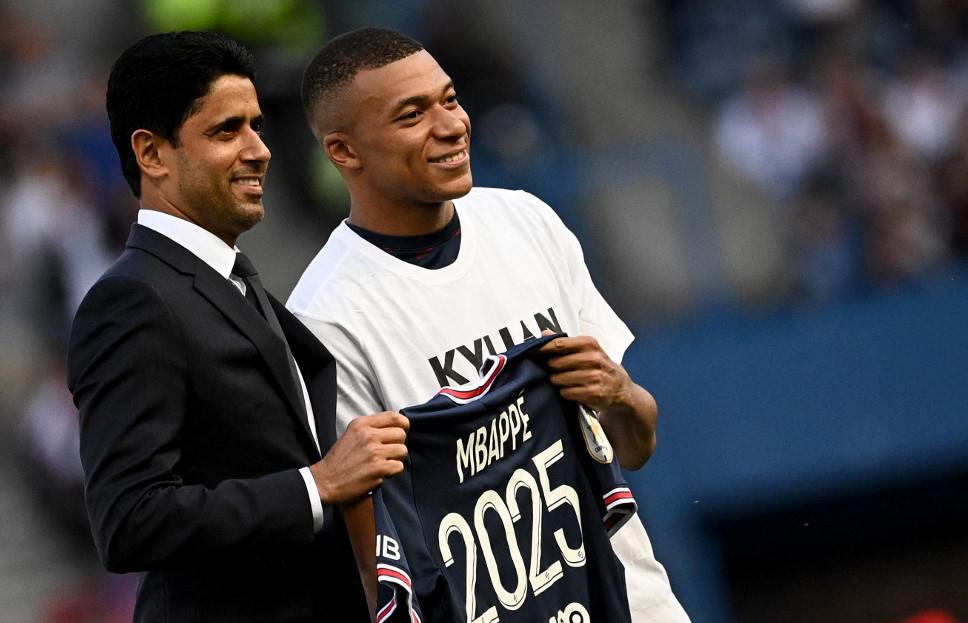 El presidente del PSG junto a Mbappé, quien renovó hasta el 2025 con el PSG.